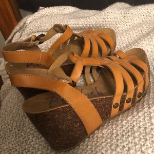 Wedge sandals 7.5